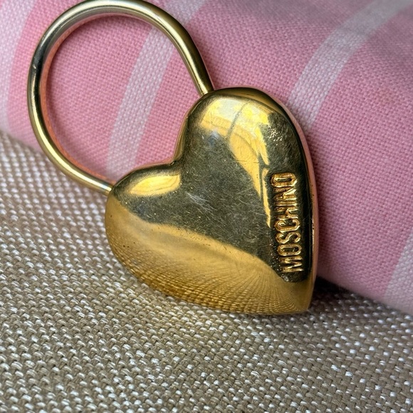 Moschino Accessories - MOSCHINO BY REDWALL GOLD TONED HEART LOCK BAG CHARM 1980s Vintage Key